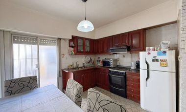 VENTA PH 3 AMBIENTES CON PATIO, AMPLIO, SARANDÍ