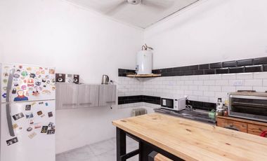 Casa 5 amb con garage, salon educativo, depto 2amb
