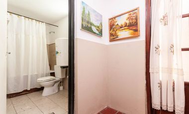 Casa 5 amb con garage, salon educativo, depto 2amb