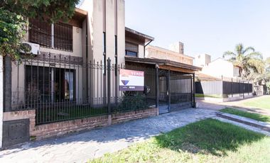VENTA CHALET 2 PLANTAS 5 AMBIENTES CON QUINCHO