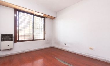 VENTA CHALET 2 PLANTAS 5 AMBIENTES CON QUINCHO