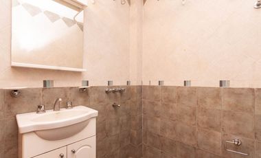 VENTA CHALET 2 PLANTAS 5 AMBIENTES CON QUINCHO