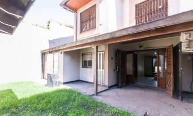 VENTA CHALET 2 PLANTAS 5 AMBIENTES CON QUINCHO