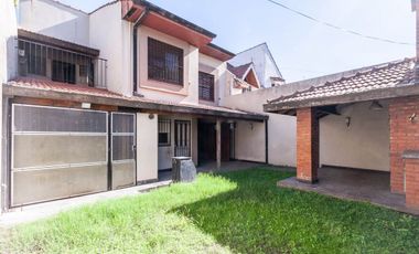VENTA CHALET 2 PLANTAS 5 AMBIENTES CON QUINCHO