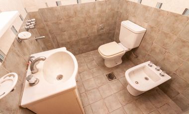 VENTA CHALET 2 PLANTAS 5 AMBIENTES CON QUINCHO