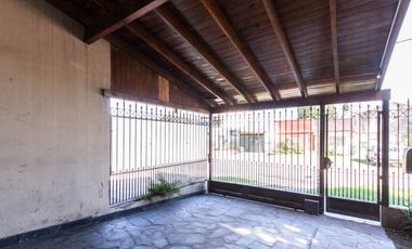 VENTA CHALET 2 PLANTAS 5 AMBIENTES CON QUINCHO