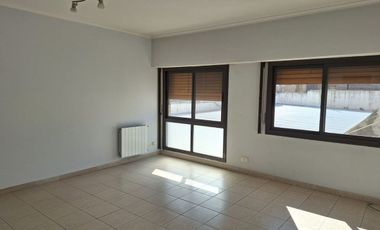 VENTA SEMIPISO 2 DORMITORIOS CENTRICO C/COCHERA