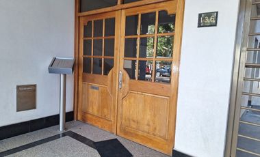 VENTA SEMIPISO 2 DORMITORIOS CENTRICO C/COCHERA