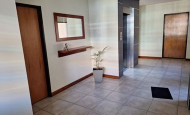 VENTA SEMIPISO 2 DORMITORIOS CENTRICO C/COCHERA
