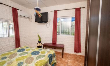 CASA 2 DORMITORIOS y COCHERA BARRIO ROMA