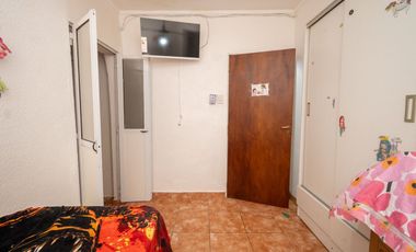 CASA 2 DORMITORIOS y COCHERA BARRIO ROMA