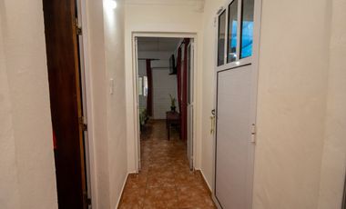 CASA 2 DORMITORIOS y COCHERA BARRIO ROMA