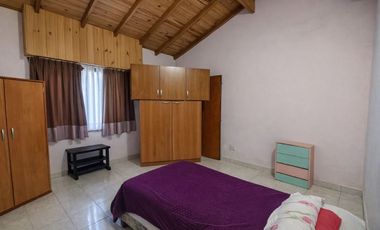 Oportunidad Casa 4 ambientes con garage y parque