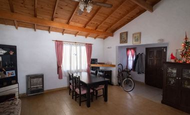 Oportunidad Casa 4 ambientes con garage y parque
