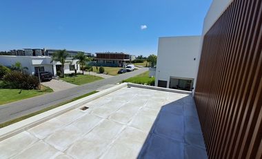 VENTA CASA A ESTRENAR EN GREENVILLE, Barrio A