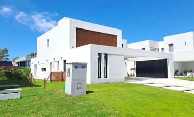 VENTA CASA A ESTRENAR EN GREENVILLE, Barrio A