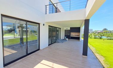 VENTA CASA A ESTRENAR EN GREENVILLE, Barrio A