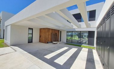 VENTA CASA A ESTRENAR EN GREENVILLE, Barrio A