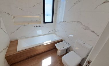 VENTA CASA A ESTRENAR EN GREENVILLE, Barrio A