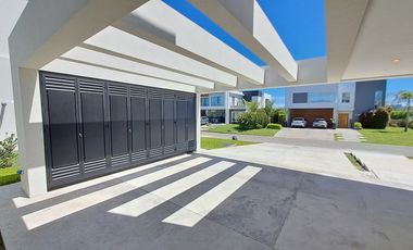 VENTA CASA A ESTRENAR EN GREENVILLE, Barrio A