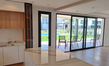 VENTA CASA A ESTRENAR EN GREENVILLE, Barrio A
