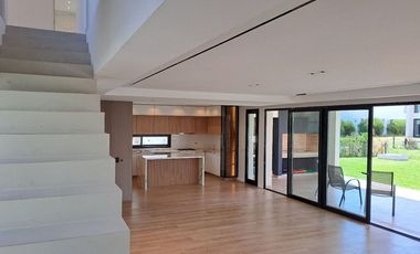 VENTA CASA A ESTRENAR EN GREENVILLE, Barrio A