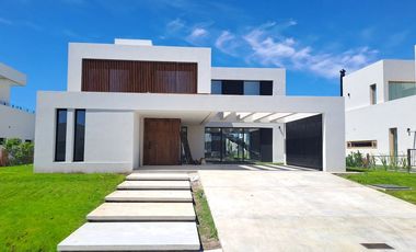 VENTA CASA A ESTRENAR EN GREENVILLE, Barrio A