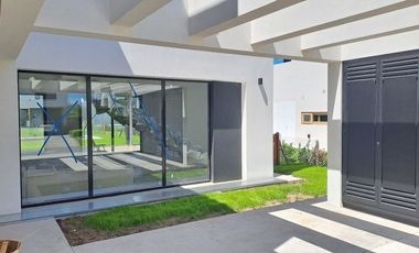 VENTA CASA A ESTRENAR EN GREENVILLE, Barrio A