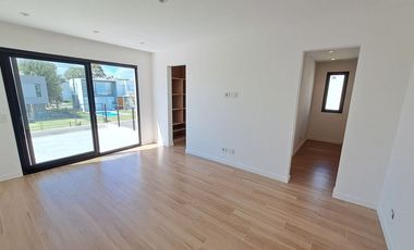 VENTA CASA A ESTRENAR EN GREENVILLE, Barrio A