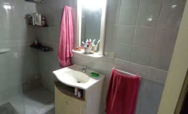 VENTA CASA EN 2 PLANTAS C/COCHERA FLORESTA NORTE