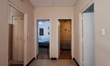 CASA EN VENTA CON IMPORTANTE TERRENO EN GODOY CRUZ