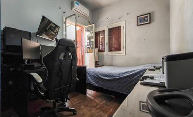 CASA EN VENTA CON IMPORTANTE TERRENO EN GODOY CRUZ