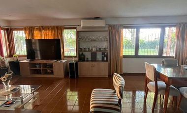 VENTA 3 CASAS +PISCINA+ SALON COMERCIAL+PARQUE
