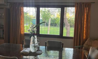 VENTA 3 CASAS +PISCINA+ SALON COMERCIAL+PARQUE