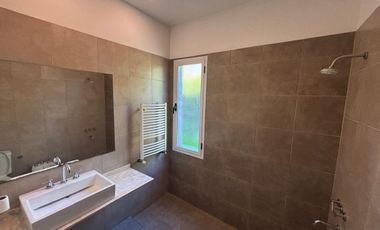CASA EN ALQULER EN BARRIO PRIVADO LOS TEROS