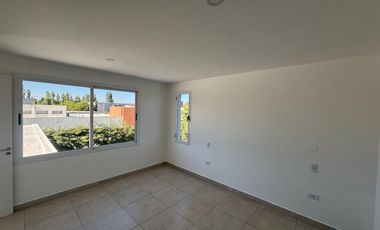 CASA EN ALQULER EN BARRIO PRIVADO LOS TEROS