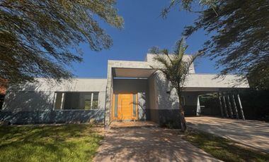 CASA EN ALQULER EN BARRIO PRIVADO LOS TEROS