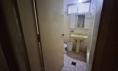 CASA EN VENTA CON JARDIN Y COCHERA - BERAZATEGUI