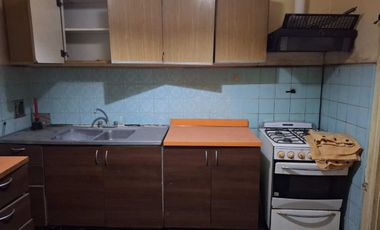 CASA EN VENTA CON JARDIN Y COCHERA - BERAZATEGUI