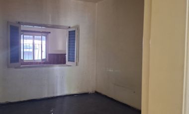 CASA EN VENTA CON JARDIN Y COCHERA - BERAZATEGUI