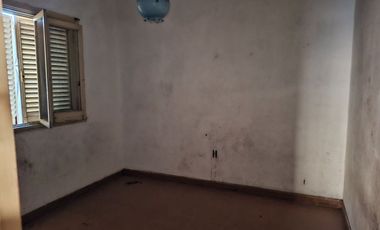 CASA EN VENTA CON JARDIN Y COCHERA - BERAZATEGUI