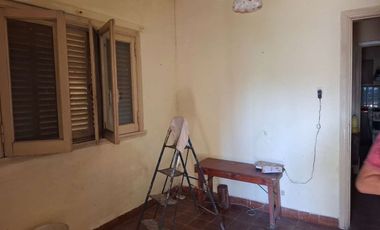 CASA EN VENTA CON JARDIN Y COCHERA - BERAZATEGUI