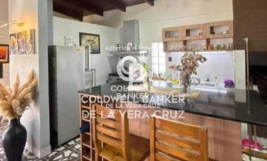 CASA, QUINCHO, PILETA Y BAJADA AL RIO .