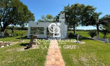 CASA, QUINCHO, PILETA Y BAJADA AL RIO .