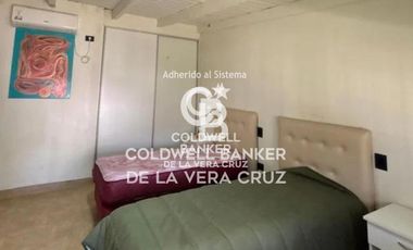 CASA, QUINCHO, PILETA Y BAJADA AL RIO .