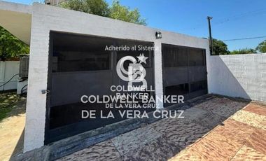 CASA, QUINCHO, PILETA Y BAJADA AL RIO .