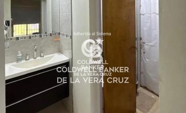 CASA, QUINCHO, PILETA Y BAJADA AL RIO .