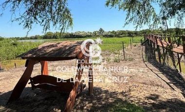 CASA, QUINCHO, PILETA Y BAJADA AL RIO .