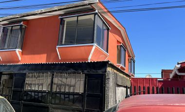Se vende amplia casa ubicada en coronel.