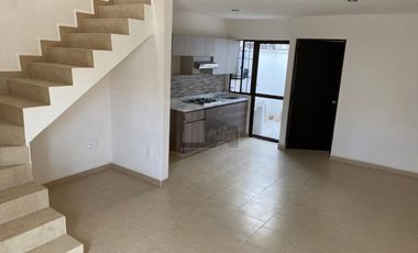 Casa en Renta en Bosques del Dorado II a un lado de Wallmart Via Alta, Alberca, Gym, Canchas